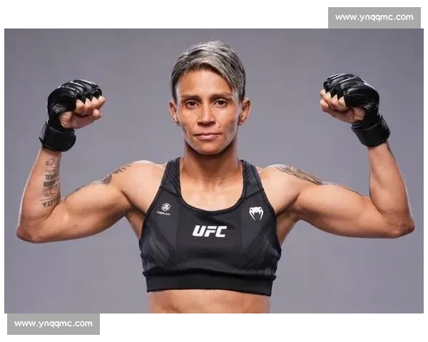 UFC 实战技巧分析:地面缠斗与站立打击的精髓 UFC 实战技巧分析:地面缠斗与站立打击的精髓
